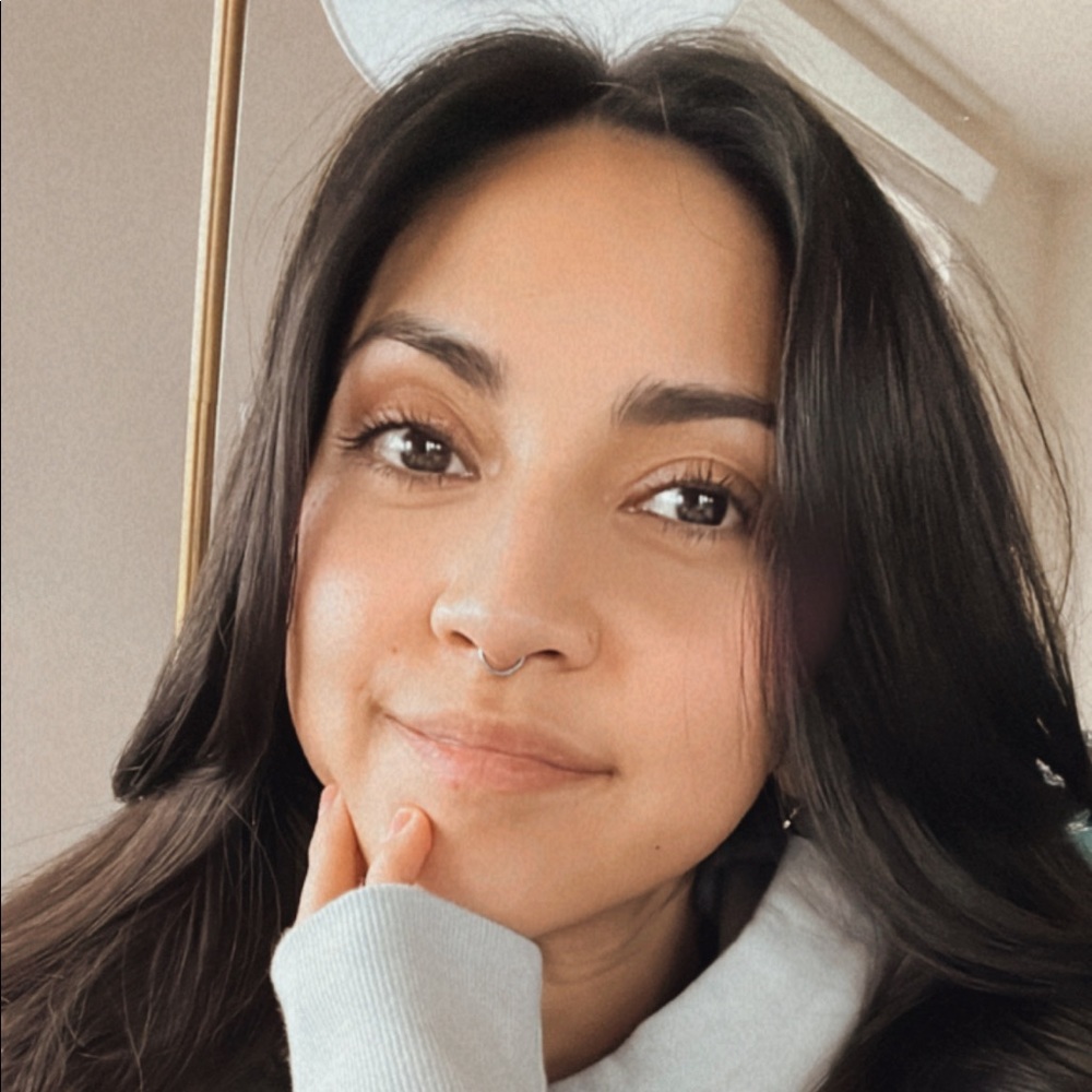 Meet your Posher, Larissa